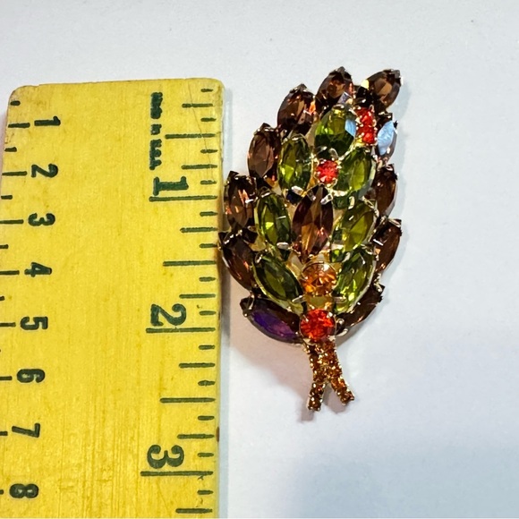 VINTAGE JULIANA DOMED DOUBLE SYEM LEAF BROOCH & EARRINGS HINESTONE  JEWELRY - Picture 7 of 8